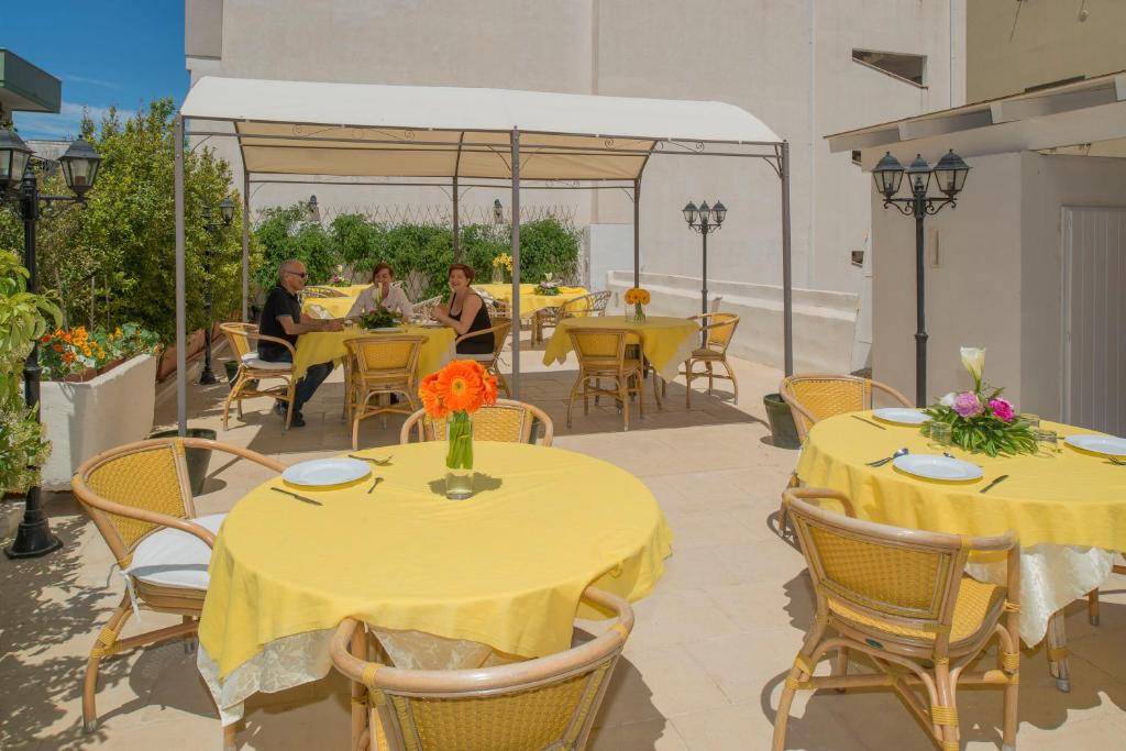 Reštaurácia alebo iné gastronomické zariadenie v ubytovaní Relais Carlo V - Palazzo Storico