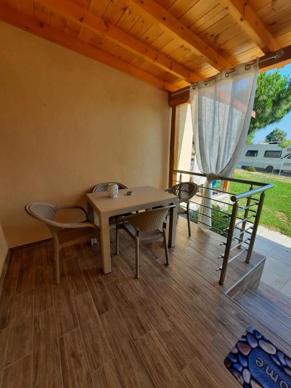 Balkón nebo terasa v ubytování Bungalows anestis