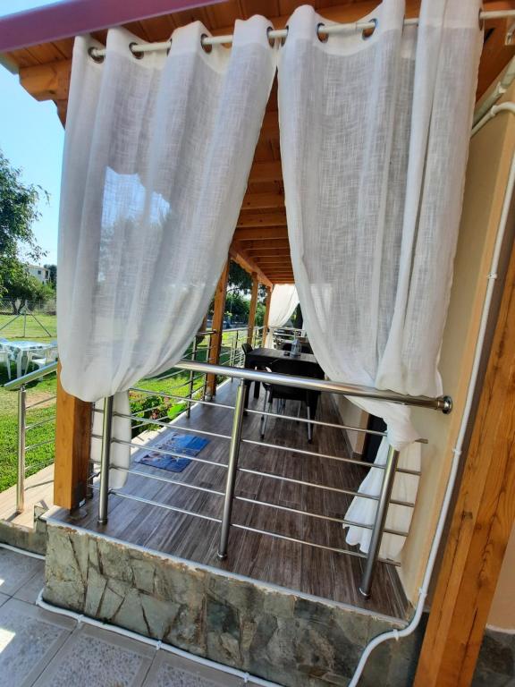 Balkón nebo terasa v ubytování Bungalows anestis