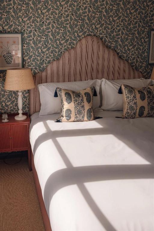 Deans Place Hotel - 