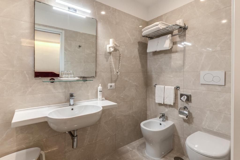 Flower Garden Hotel - Resim 35