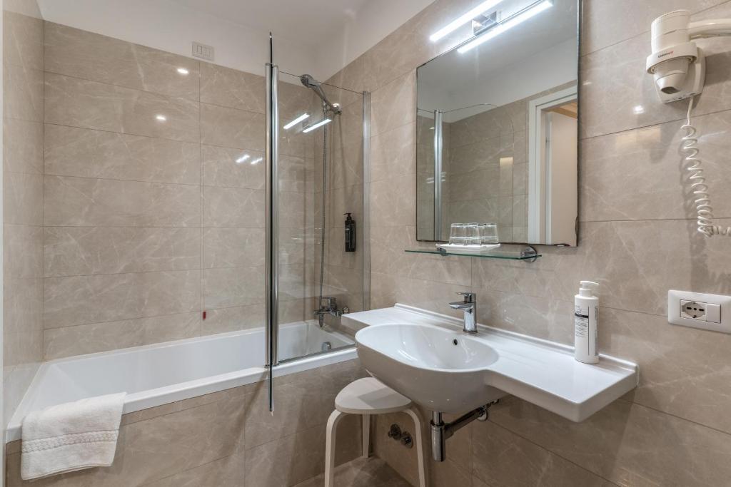 Flower Garden Hotel - Resim 30