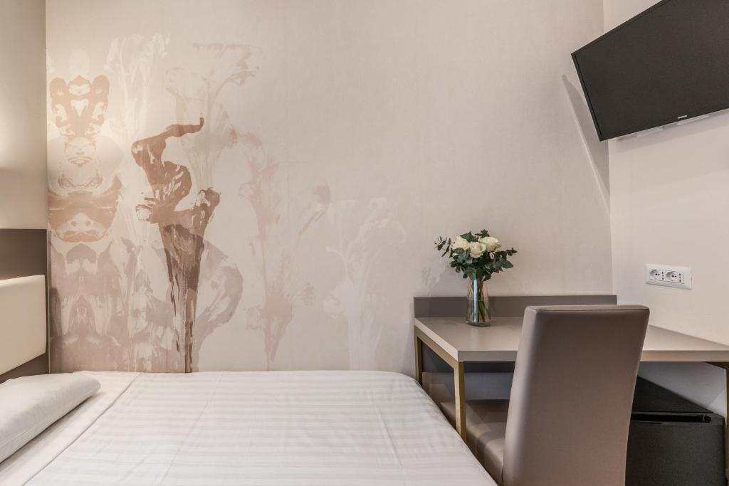 Flower Garden Hotel - Resim 40