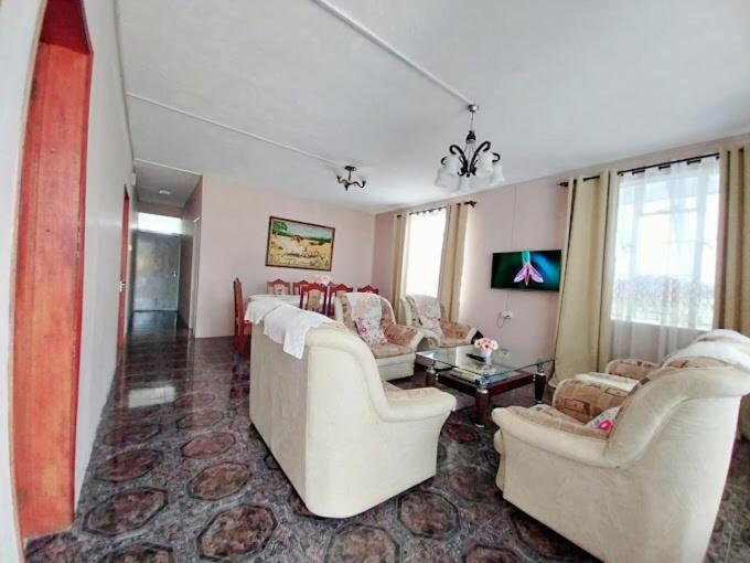 TV a/nebo společenská místnost v ubytování YUTI Style Trendy Home Vibes