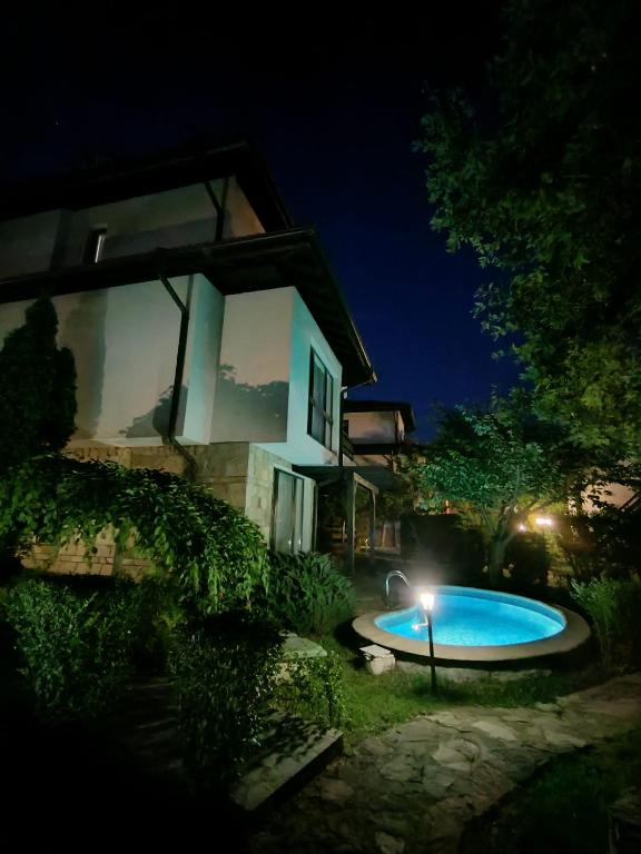 Bazén v ubytování Bay View Villas apartment NONA 1C - Kosharitsa nebo v jeho okolí