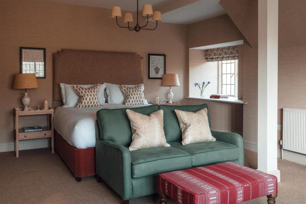 Deans Place Hotel - 
