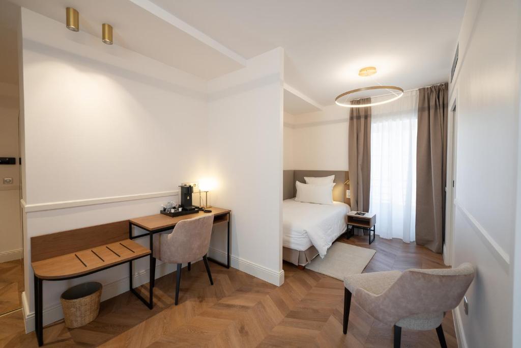 Postel nebo postele na pokoji v ubytování Hôtel Margaux