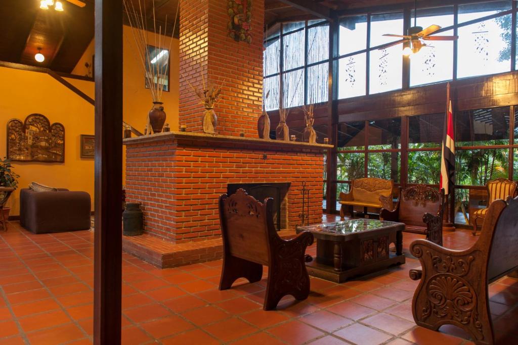 Posezení v ubytování Hotel Arenal Lodge