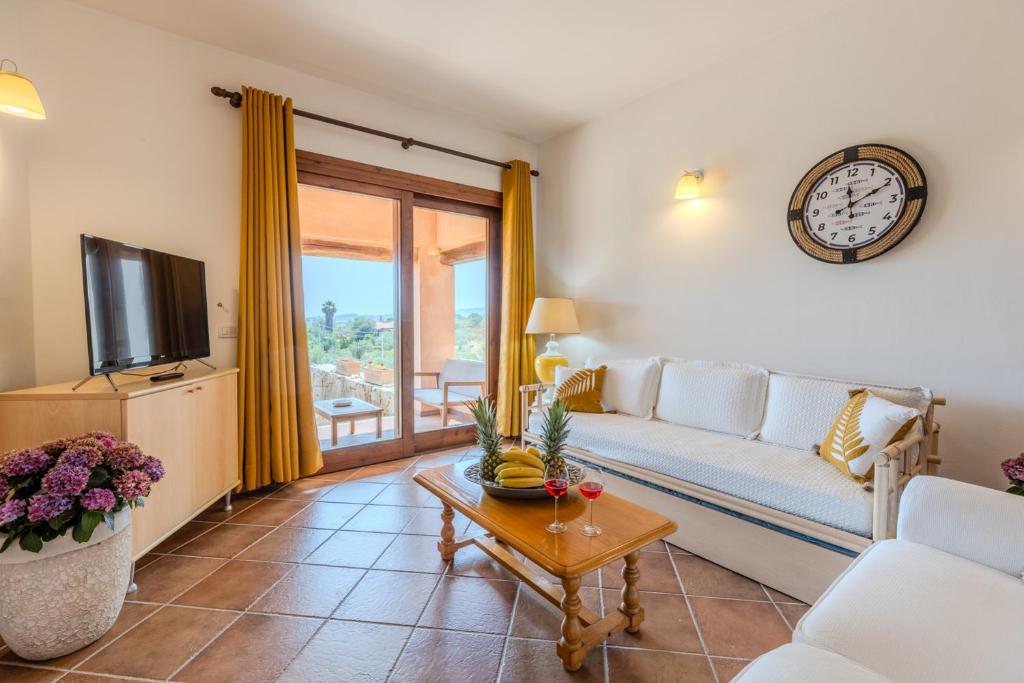 Χώρος καθιστικού στο Splendido appartamento vista mare San Teodoro