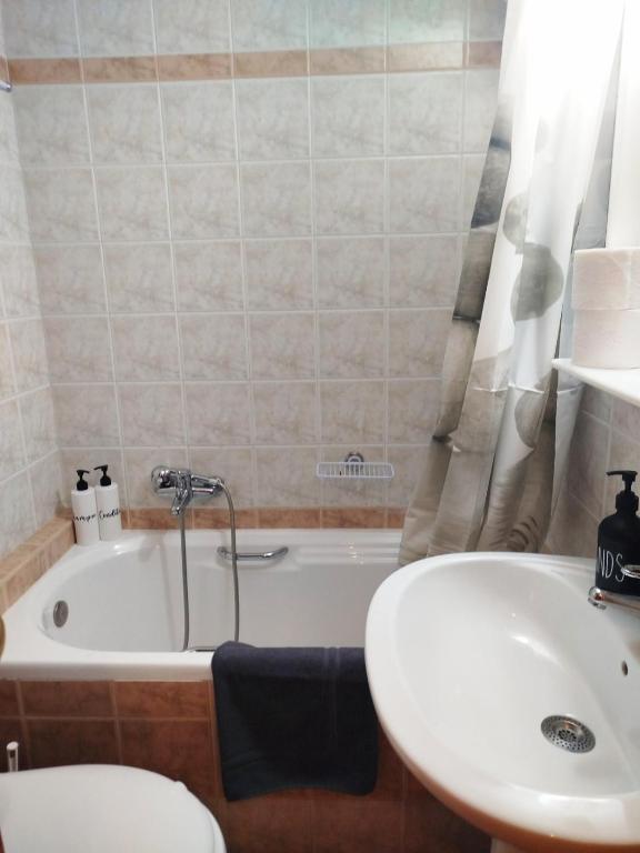 A bathroom at Small Apartment Trikala