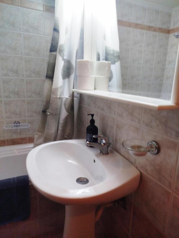 A bathroom at Small Apartment Trikala