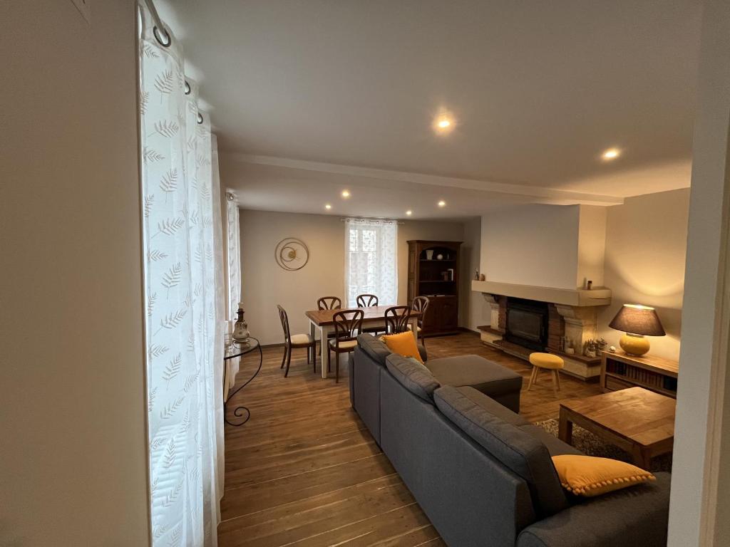 a living room with a couch and a table at Gîte Centre Chatillon 130m2 Parking prive La Maison d Hyppolite in Châtillon-sur-Seine