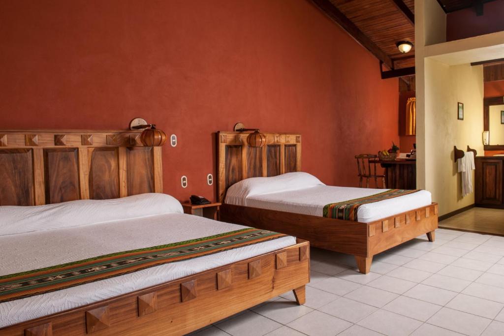 Postel nebo postele na pokoji v ubytování Hotel Arenal Lodge
