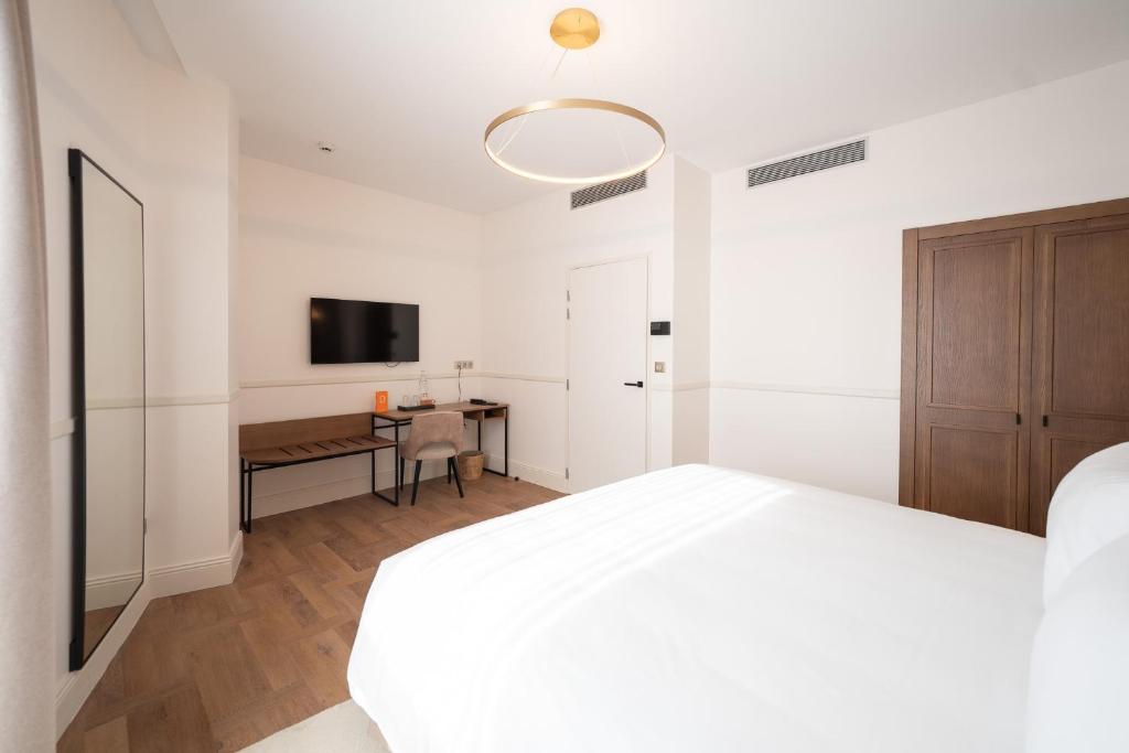 TV a/nebo společenská místnost v ubytování Hôtel Margaux