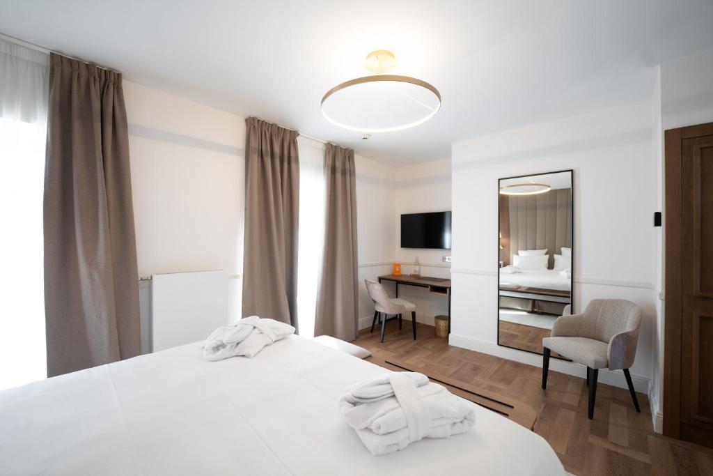 Postel nebo postele na pokoji v ubytování Hôtel Margaux