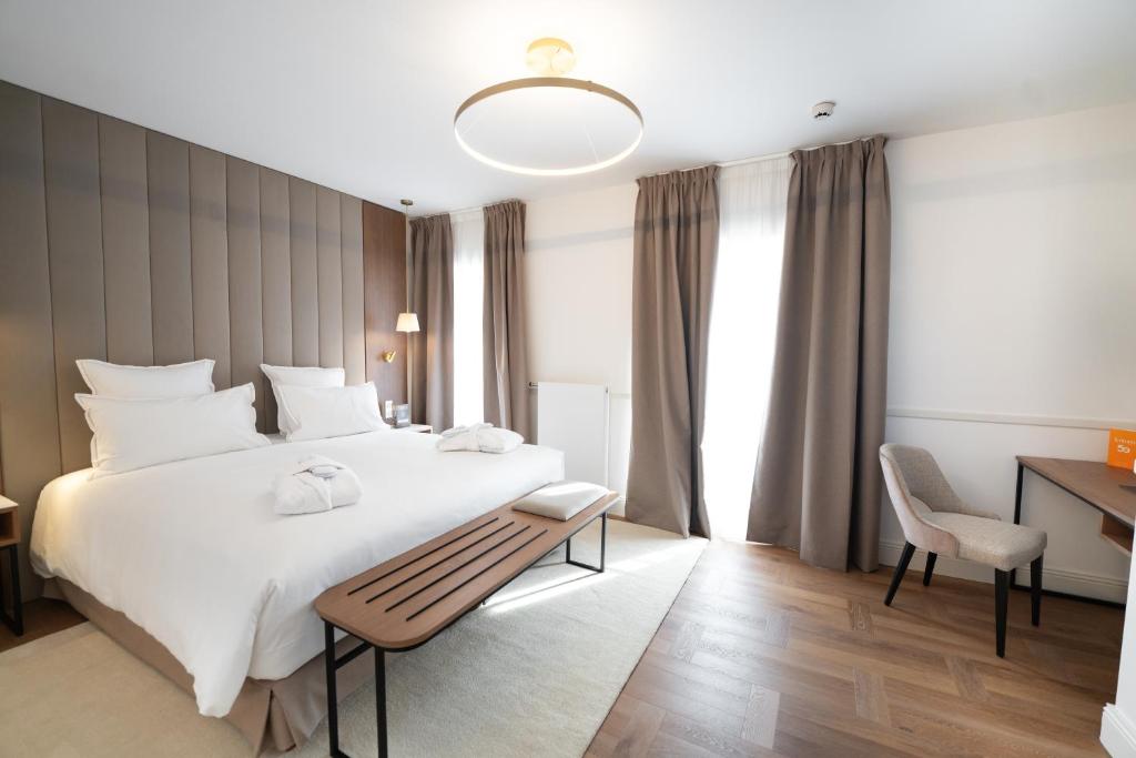Postel nebo postele na pokoji v ubytování Hôtel Margaux