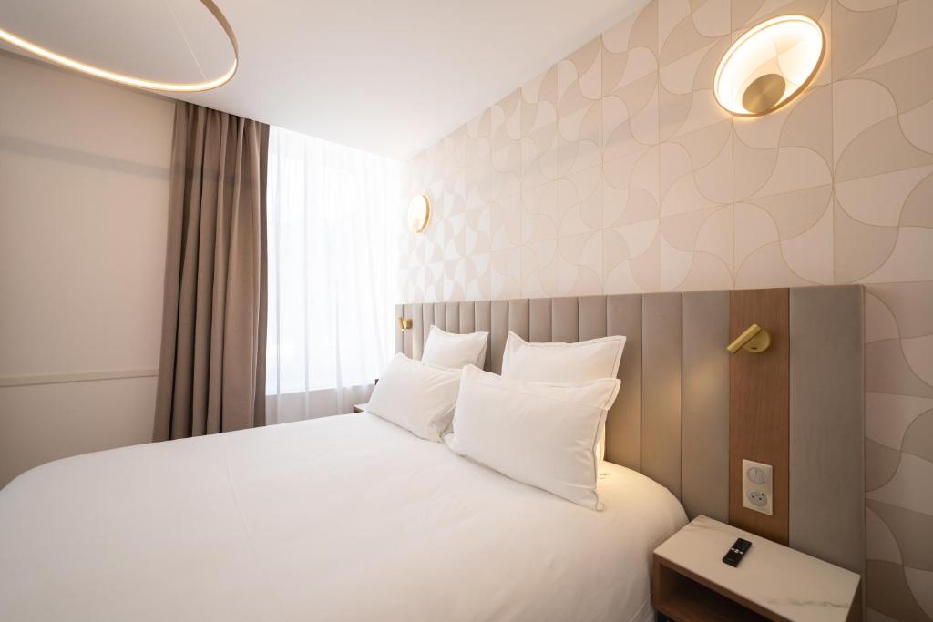 Postel nebo postele na pokoji v ubytování Hôtel Margaux