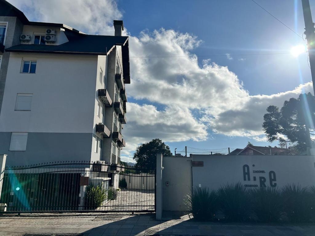 Το κτήριο όπου στεγάζεται  το διαμέρισμα