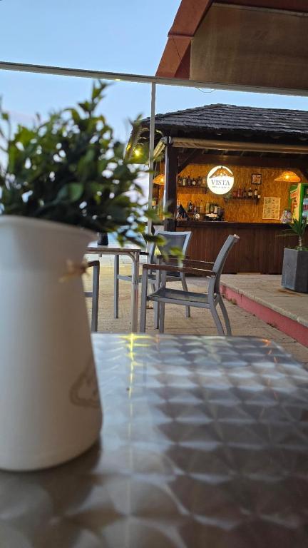 Uma varanda ou terrao em Luna Hotel dos Carqueijais - Serra da Estrela