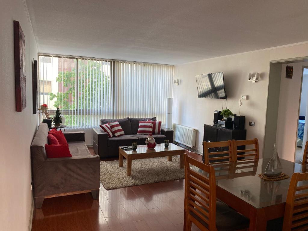 a living room with a couch and a table at Departamento Viña del Mar in Viña del Mar
