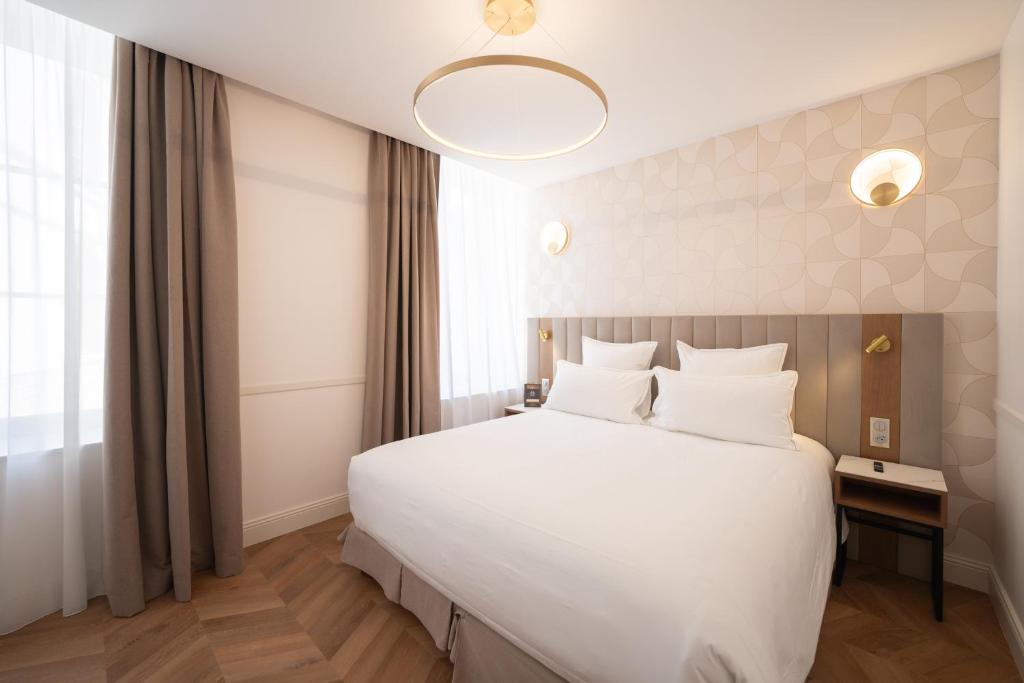 Postel nebo postele na pokoji v ubytování Hôtel Margaux