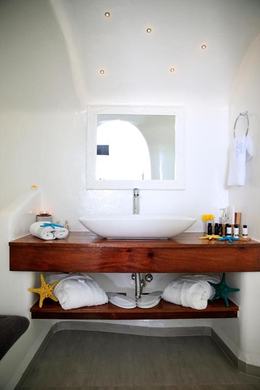 Fira Deep Blue Suites - 5