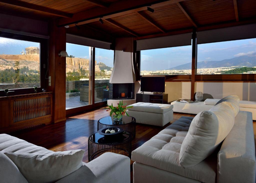 Posedenie v ubytovaní KARYATIS LUXURY MAISONETTE by K&K