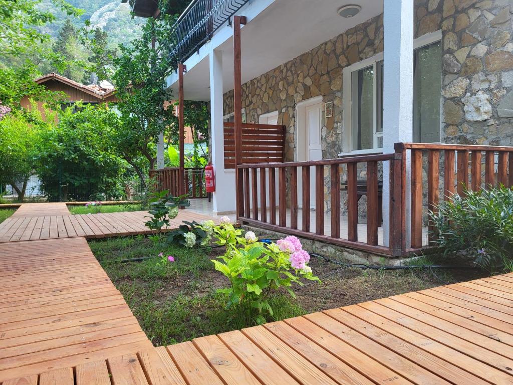 Zahrada ubytování Yedi Butik Hotel
