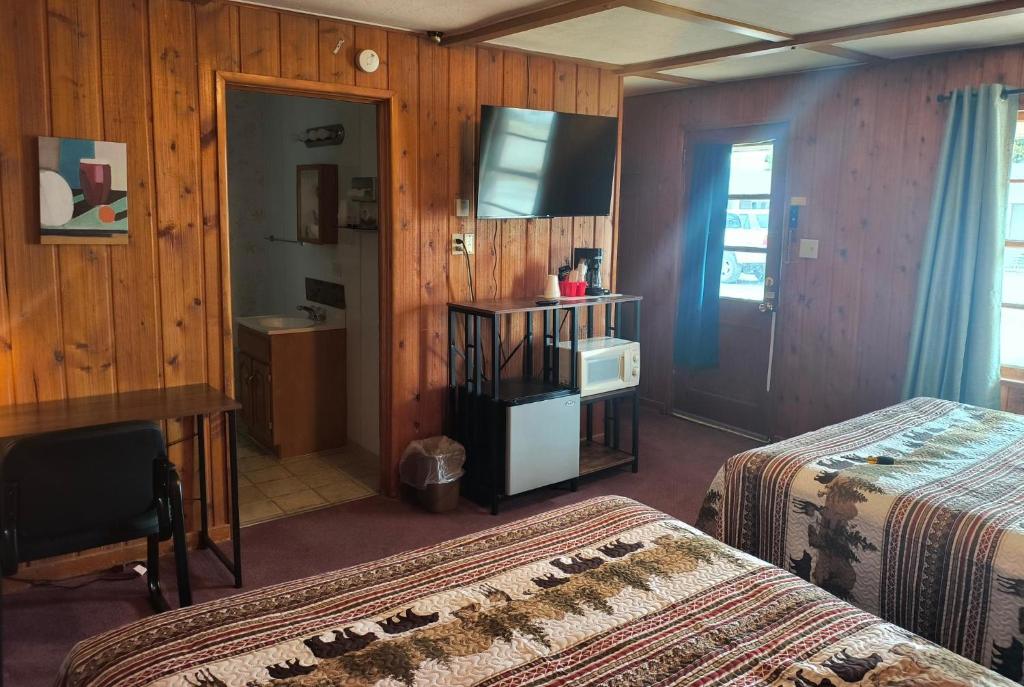 Big Sky Motel - Habitación Doble Deluxe (2 Adultos + 1 Niño)