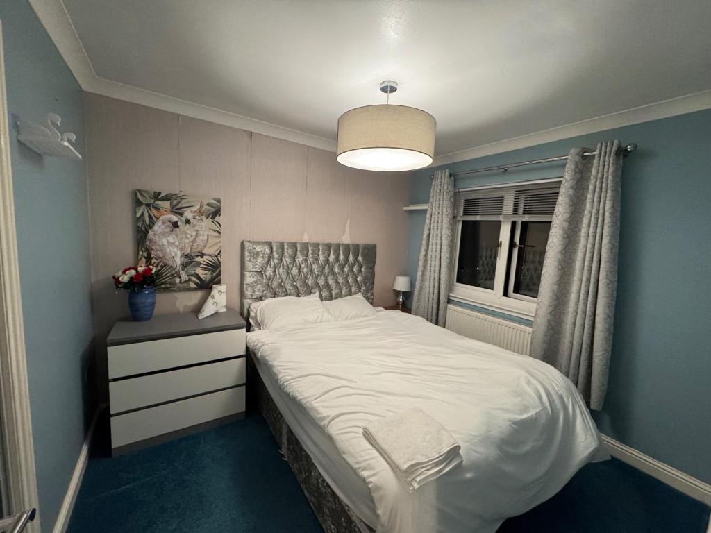 En eller flere senge i et værelse på Glasgow 3 bed Guest House