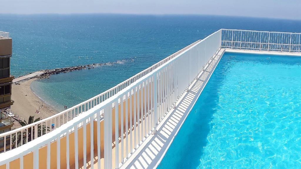 Πισίνα στο ή κοντά στο Luxury Studio