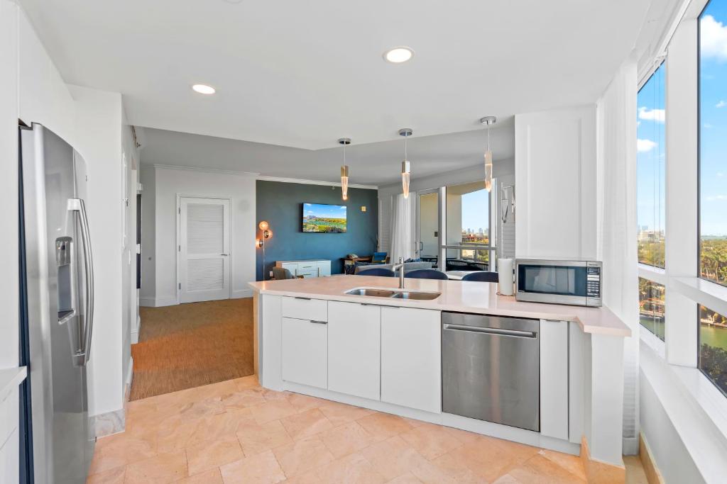 Curated visual reference: Gallery Detail: Luxury Condo At Trésor Miami Beach Miami Beach Updated Prices