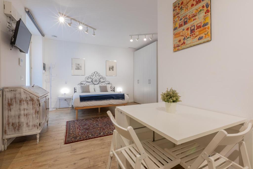 A television and/or entertainment centre at San Salvario Apartments by Wonderful Italy
