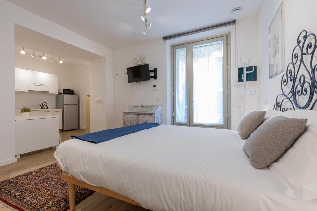 A kitchen or kitchenette at San Salvario Apartments by Wonderful Italy