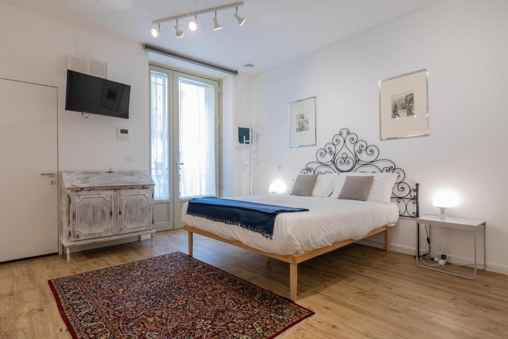 A bed or beds in a room at San Salvario Apartments by Wonderful Italy