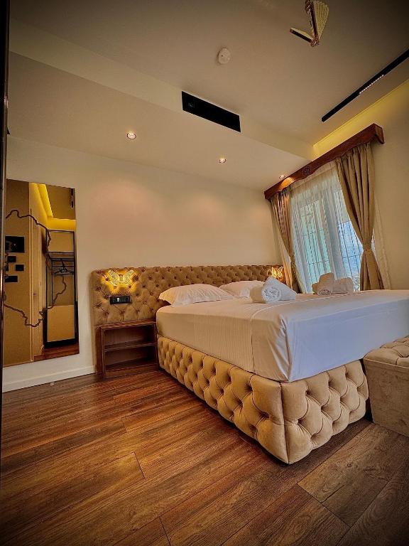 Postel nebo postele na pokoji v ubytování Martin Luxury Hotel