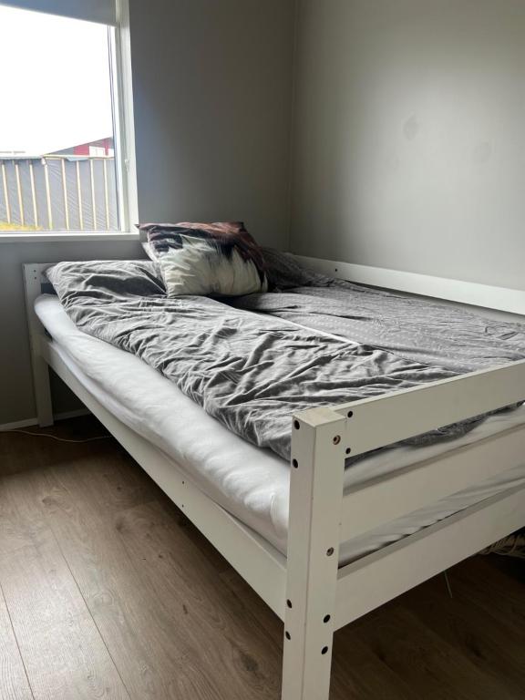 Postel nebo postele na pokoji v ubytování Hagalækur