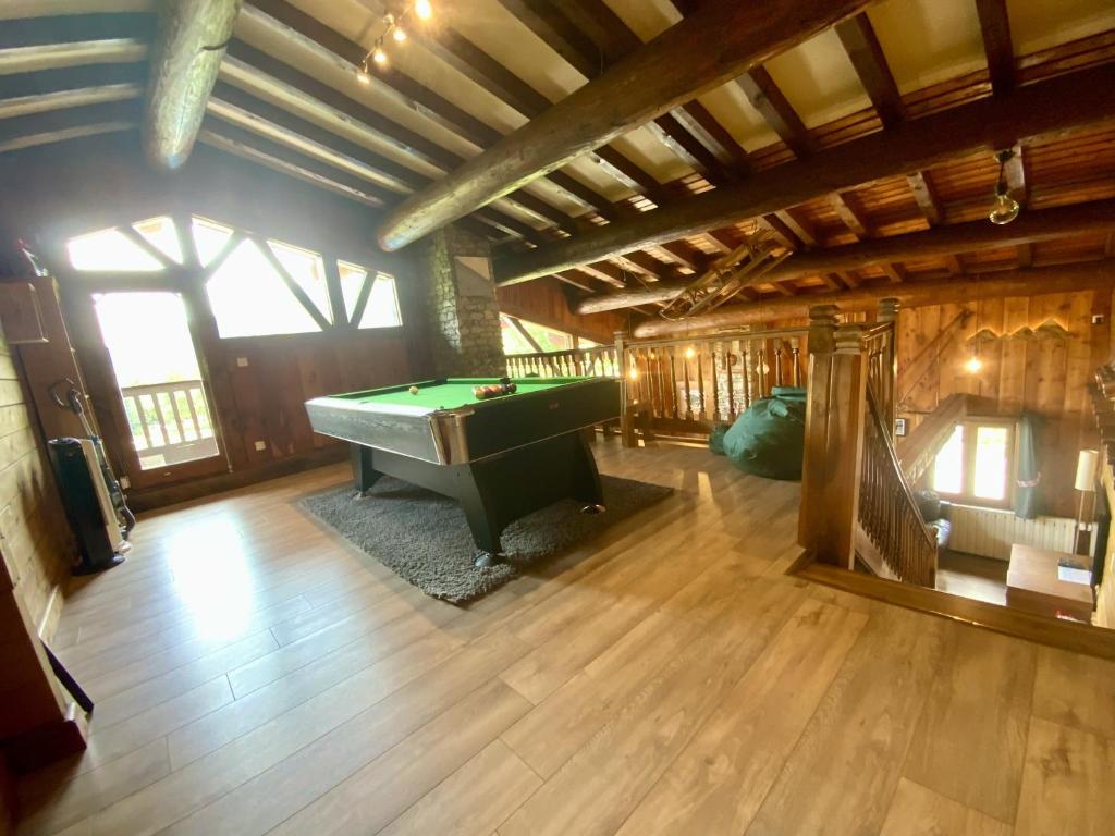 Biliár nebo kulečník v ubytování Chalet Des Sangliers