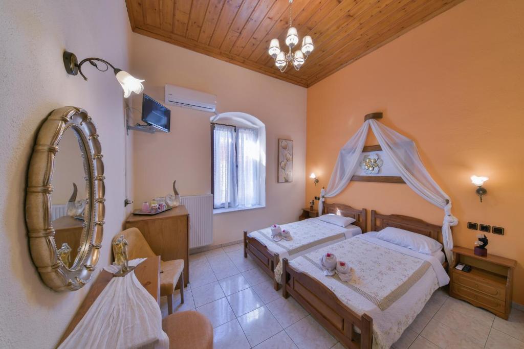 Postel nebo postele na pokoji v ubytování Naftilos Guest House