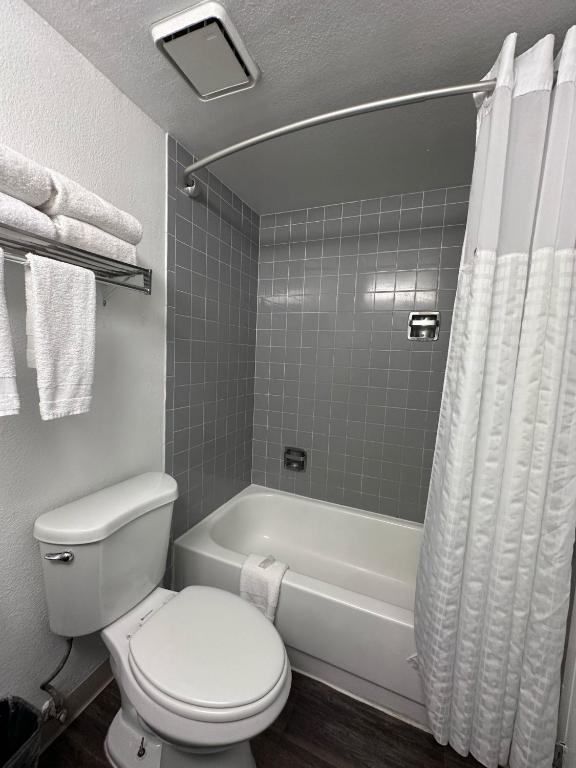 Koupelna v ubytování Las Palmas Airport Inn
