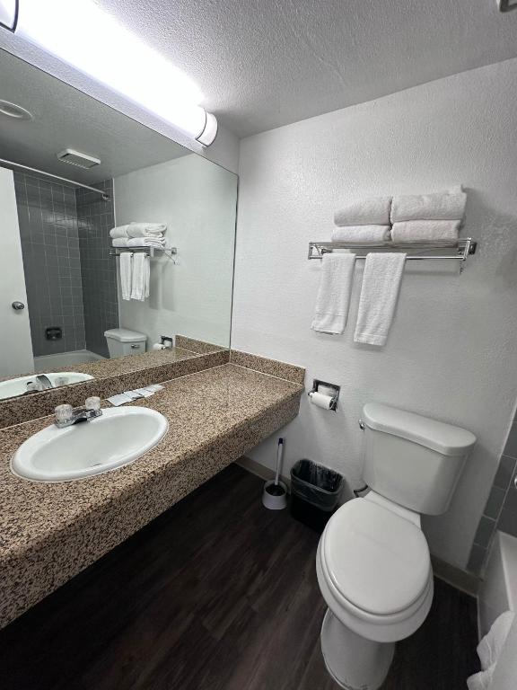Koupelna v ubytování Las Palmas Airport Inn