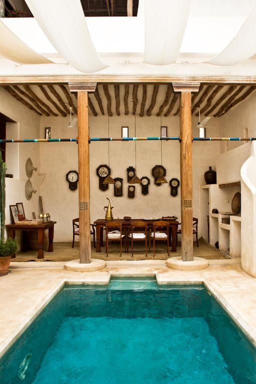 Bazén v ubytování LAMU HOUSE nebo v jeho okolí