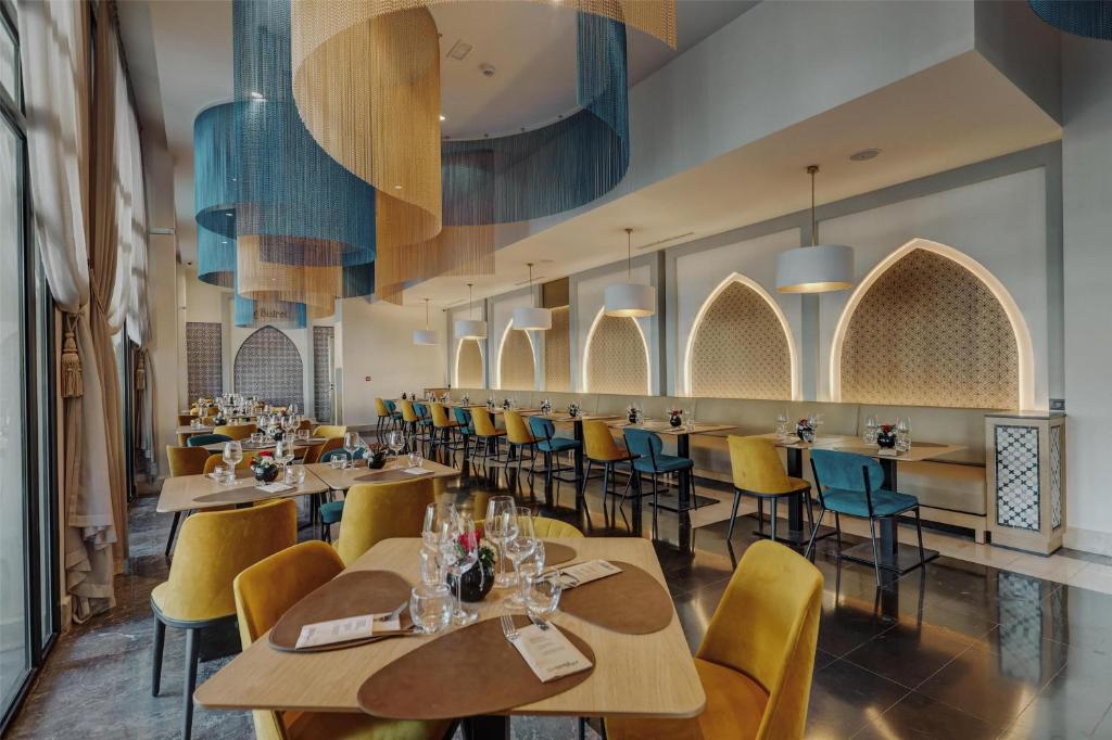 Restaurant ou autre lieu de restauration dans l'établissement Barceló Fès Medina