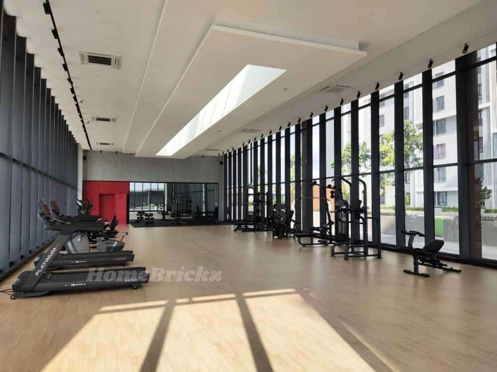 Fitness centrum a/nebo fitness zařízení v ubytování 168 Park Residence by HomeBrickz