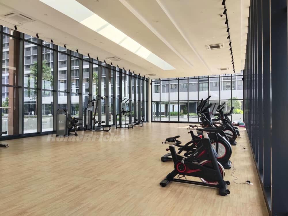 Fitness centrum a/nebo fitness zařízení v ubytování 168 Park Residence by HomeBrickz