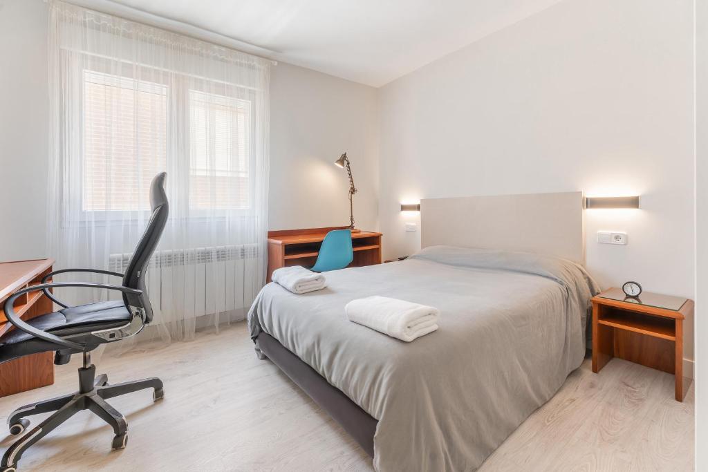 Postel nebo postele na pokoji v ubytování Estudios los Arcos
