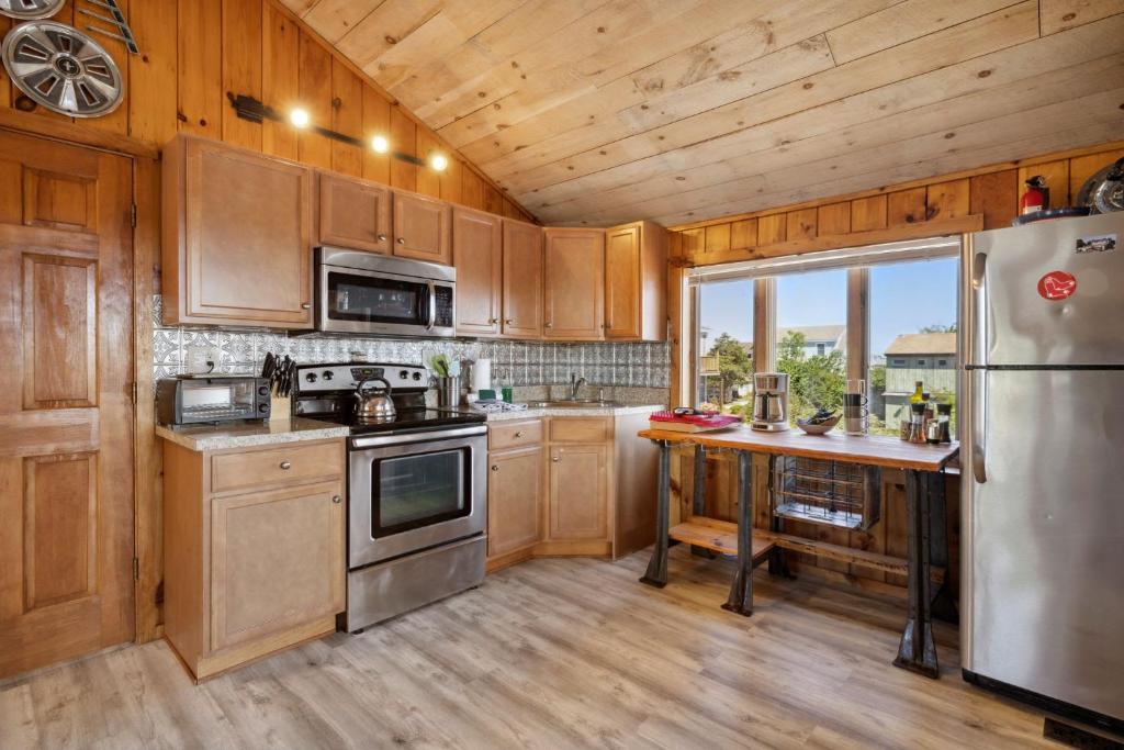 Η κουζίνα ή μικρή κουζίνα στο Basin Perch Basin Views Sunsets AC Deck