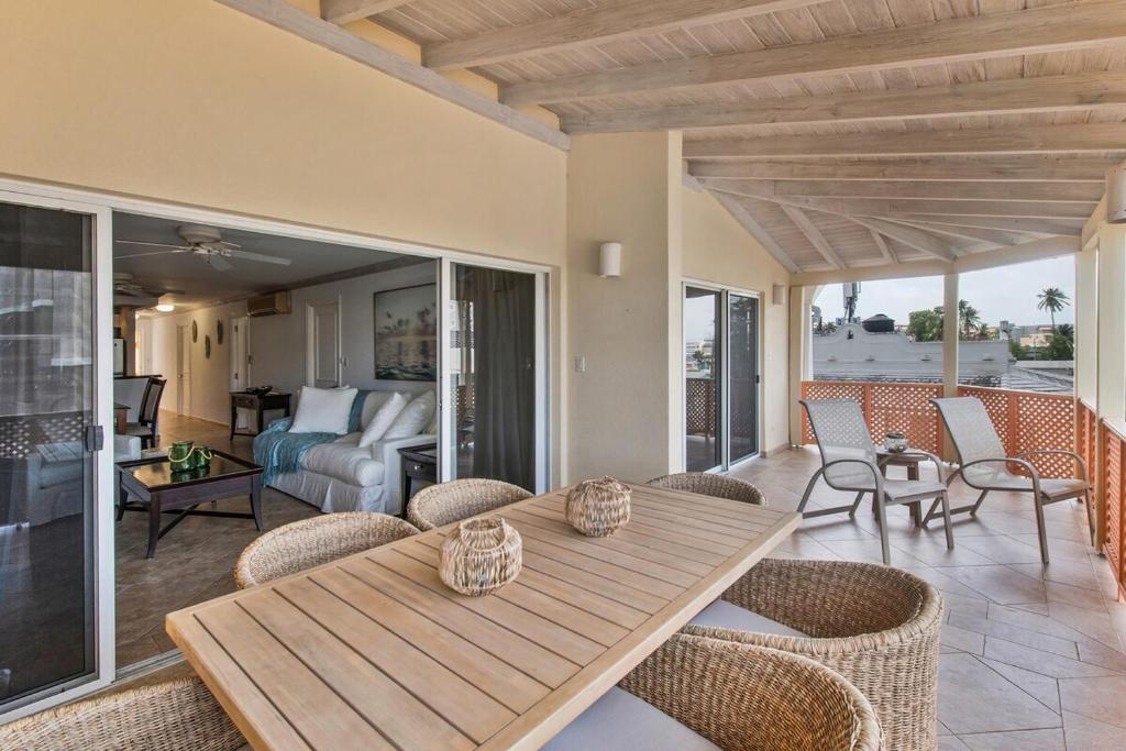 401 Terraces Ocean View Penthouse - ３ベッドルームのあるアパート