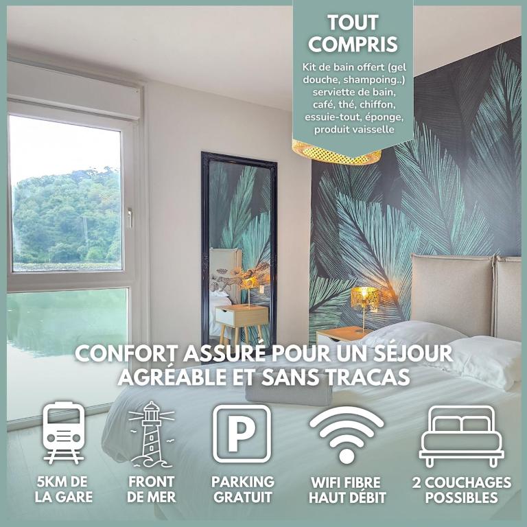 - un lit à baldaquin et une fenêtre dans l'établissement La Jungle - A Deux Pas de la Mer, Parking, Unique, à Plérin