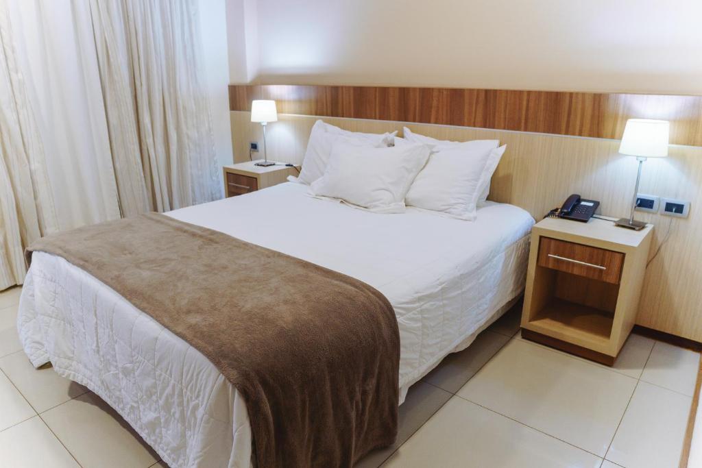 Postel nebo postele na pokoji v ubytování Bella Vista Hotel - Encarnación